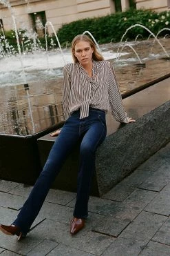 Promo ???? MOTHER The High-Waisted Smokin' Double-Welt ???? Jeans OFF LIMITS ✨
