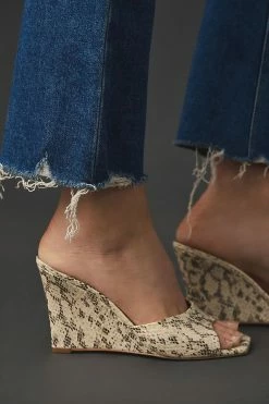 Deals ???? Paige Colette Crop Flare ???? Jeans DENIM MEDIUM BLUE ???? 5 Deals ???? Paige Colette Crop Flare ???? Jeans DENIM MEDIUM BLUE ???? -Beach Riot Shop unnamed file 2571